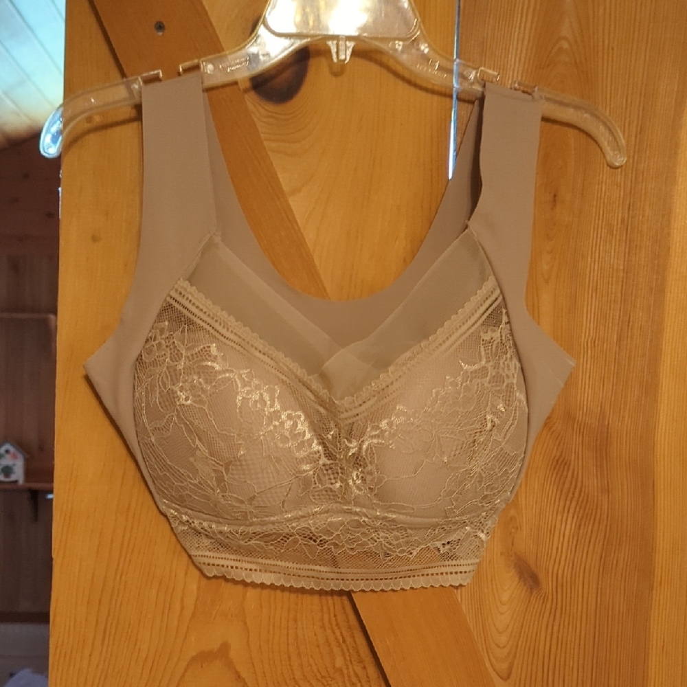 Elegant Lace Women's Bralette - Tan